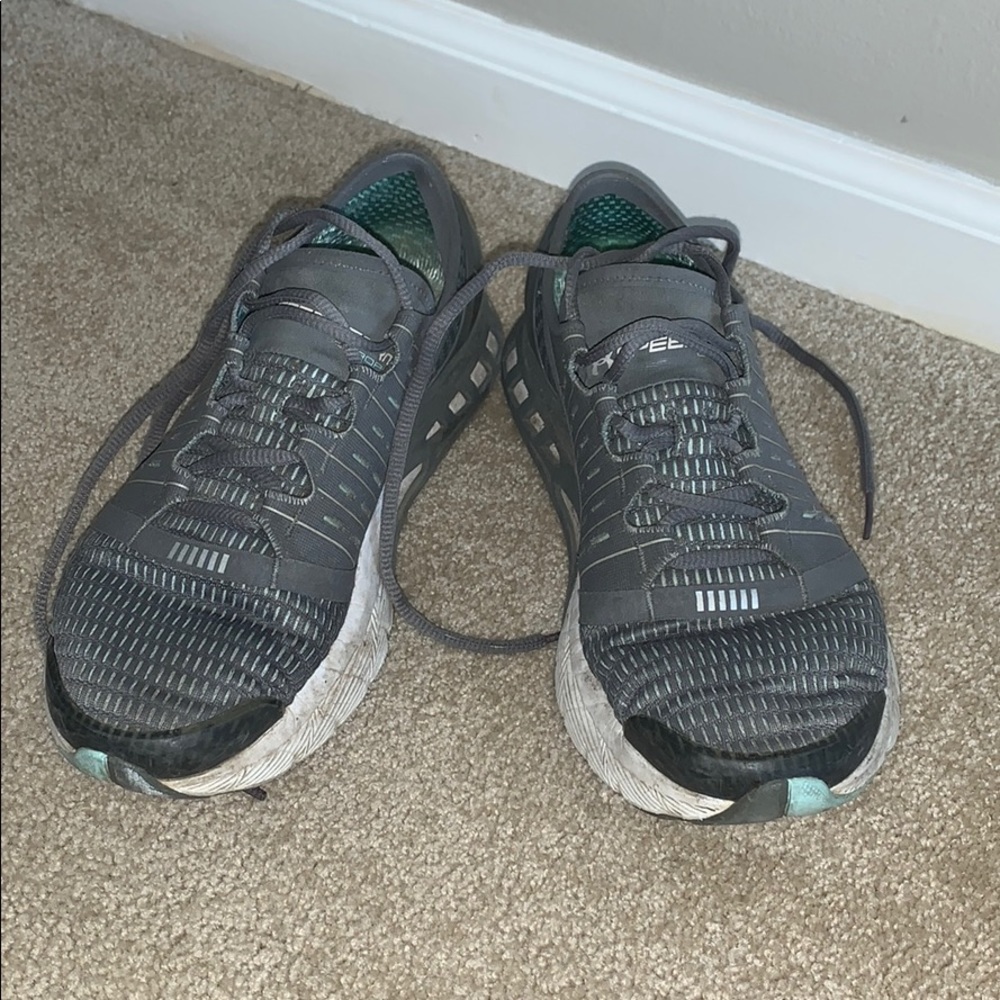 Used Under armor sneakers